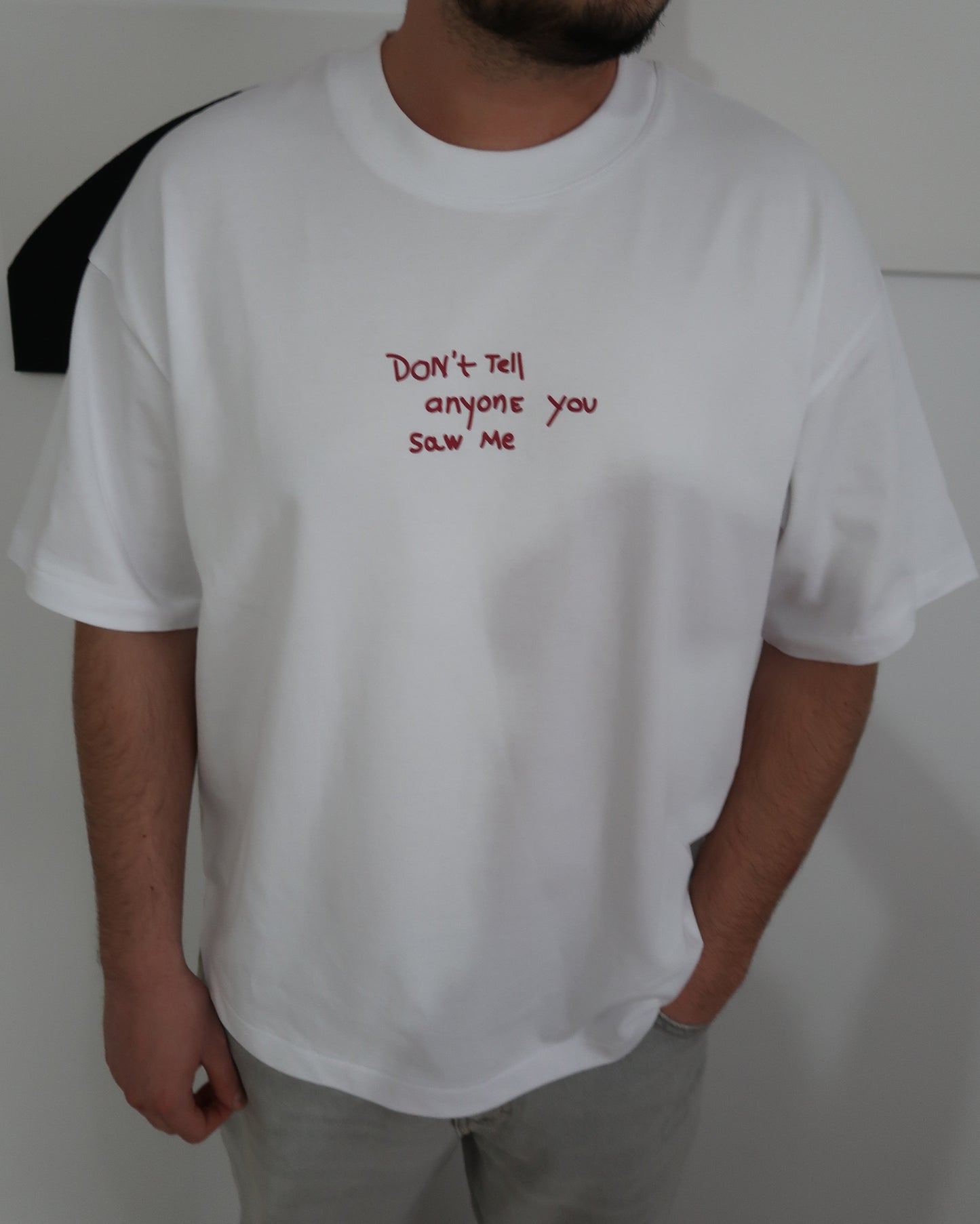 tricou alb oversized streetwear zero sense cu text rosu 