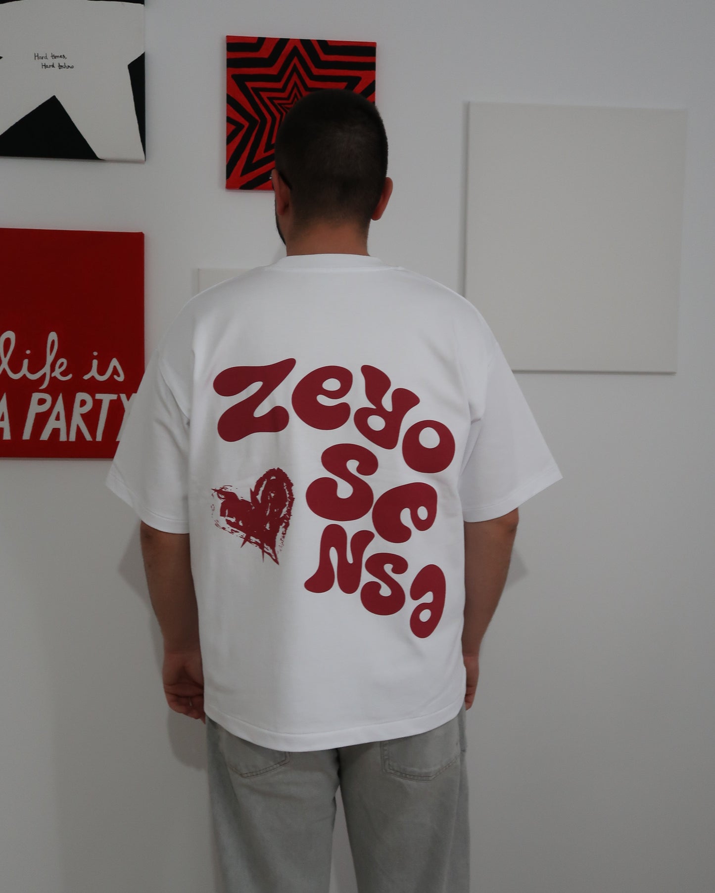 tricou alb oversized streetwear zero sense cu text rosu 